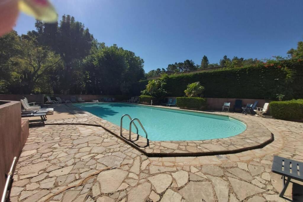 Eblouissant Au Calme D'une Avec Piscine Idealement Situe Au Pied Du Colorado Provencal Dans Le Prestigieux Luberon * Rustrel