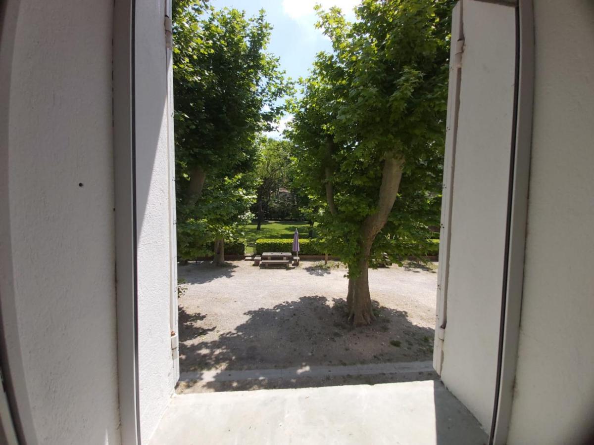 Eblouissant Au Calme D'une Avec Piscine Idealement Situe Au Pied Du Colorado Provencal Dans Le Prestigieux Luberon Apartment Rustrel