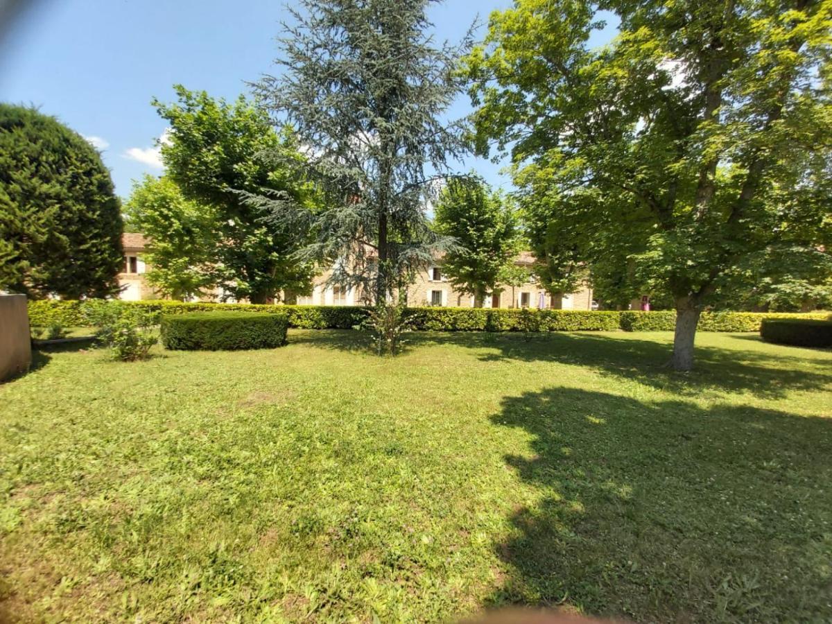 Eblouissant Au Calme D'une Avec Piscine Idealement Situe Au Pied Du Colorado Provencal Dans Le Prestigieux Luberon *