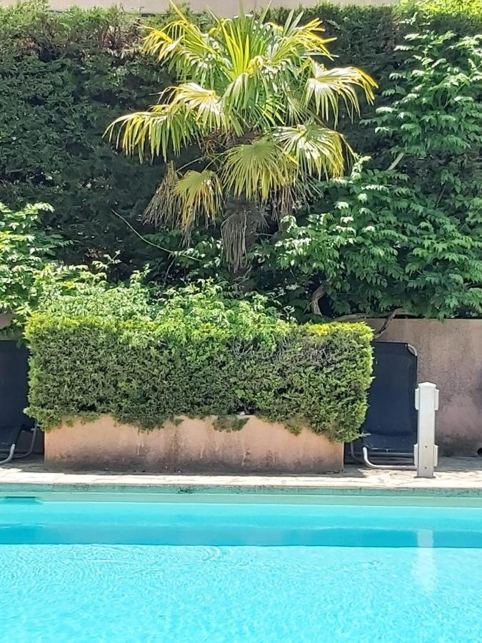 Superbe En Résidence Avec Piscine Dans Le Luberon Au Pied Du Colorado Provencal Appartement Rustrel