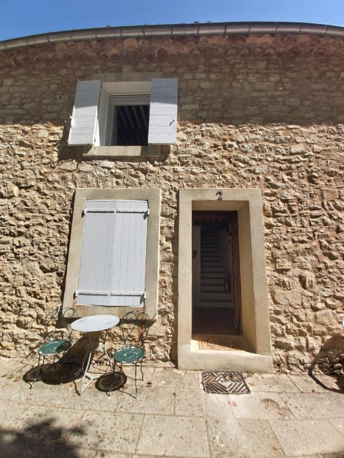 Apartment Eblouissant Au Calme D'une Avec Piscine Idealement Situe Au Pied Du Colorado Provencal Dans Le Prestigieux Luberon *